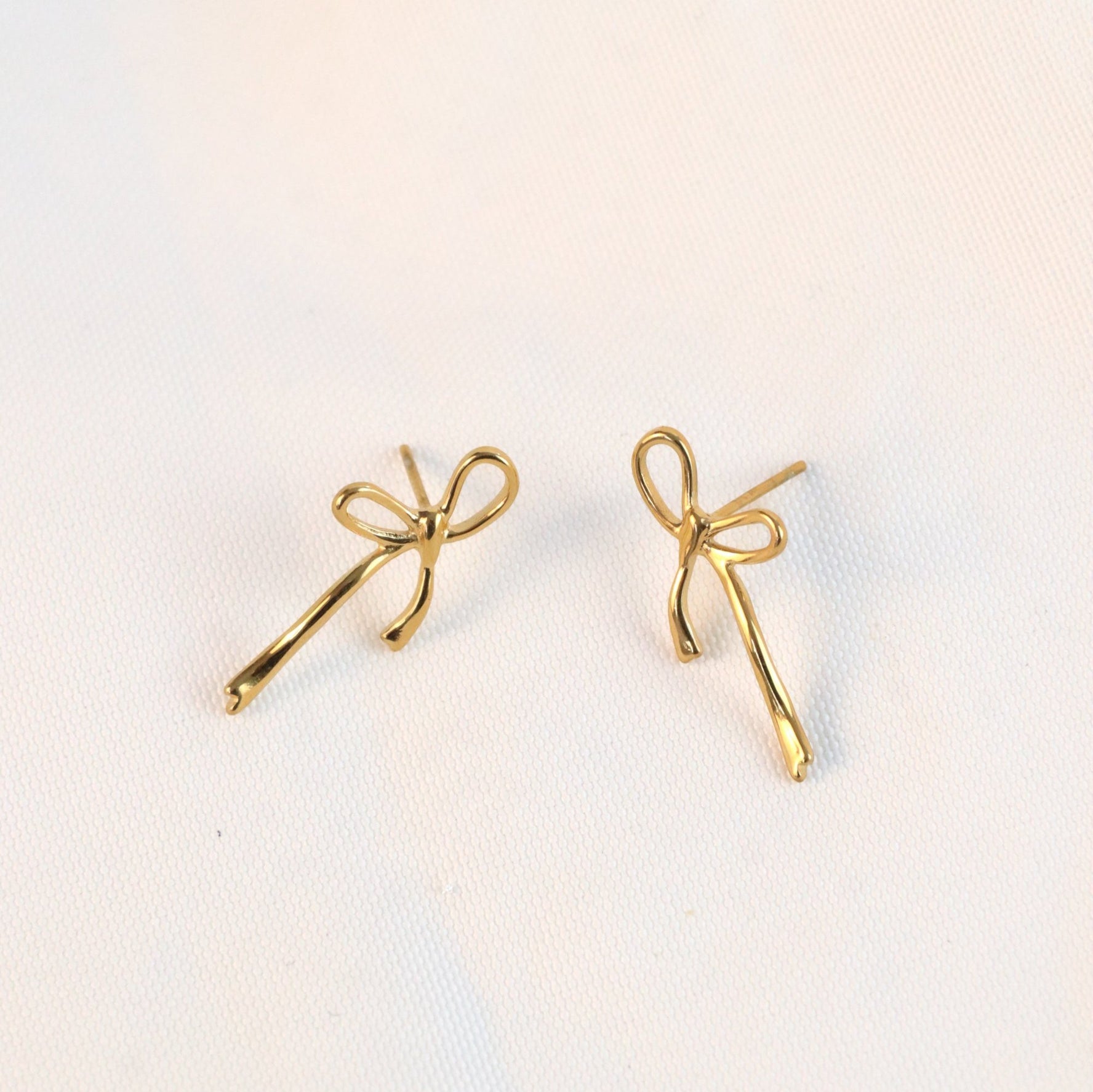 Amara - Stud Bow Earrings