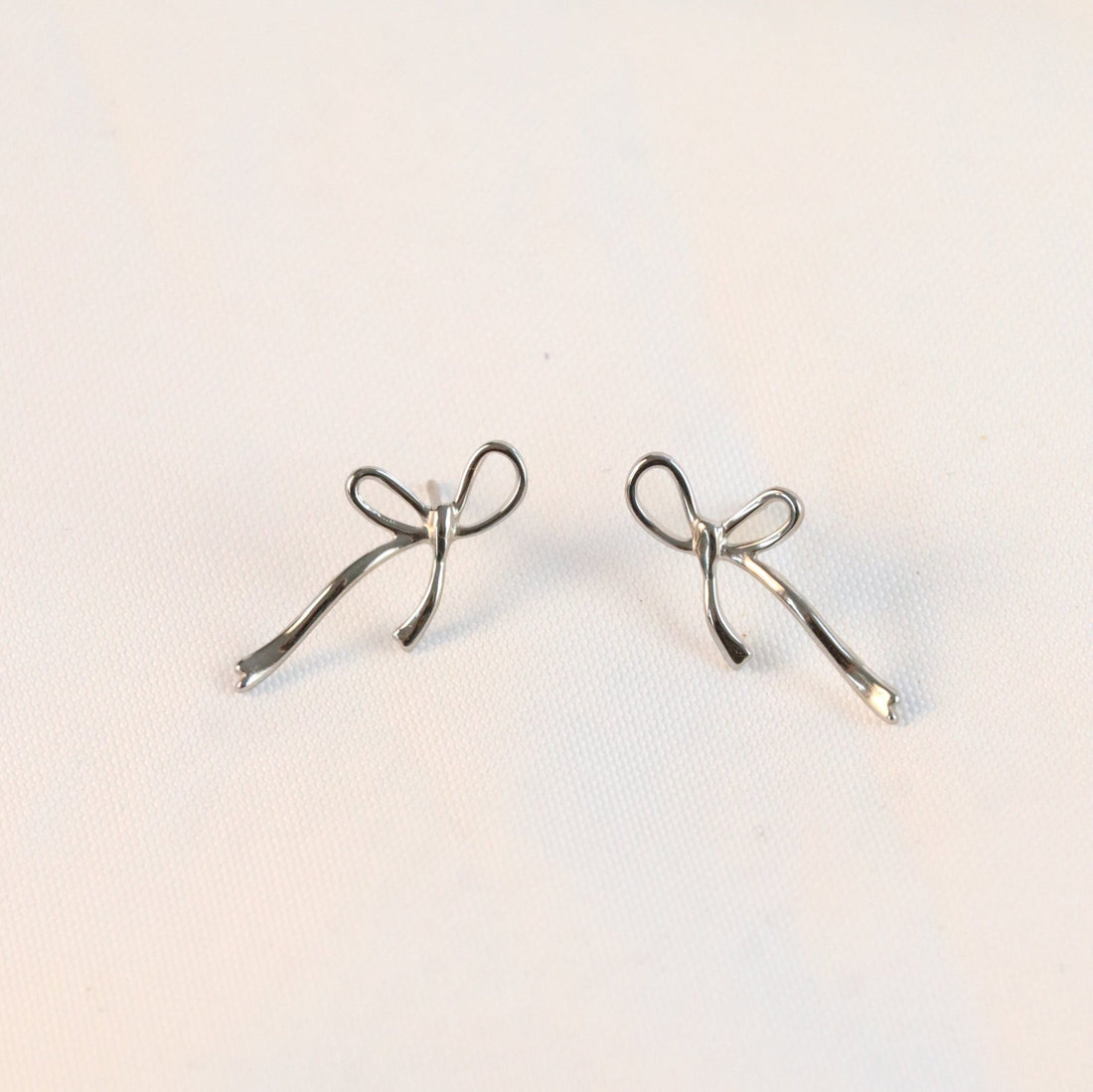 Amara - Stud Bow Earrings